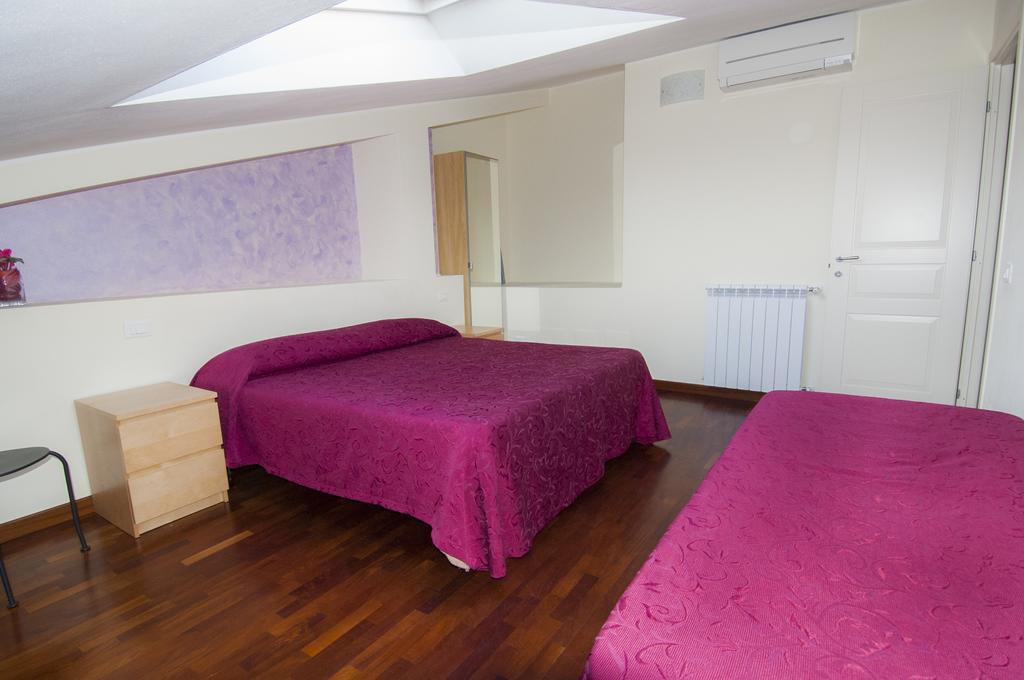 B&B Alle Tre Rose 몽티그노소 외부 사진